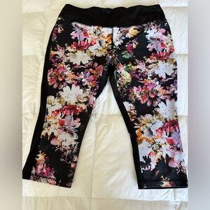 Energy Zone 2X 20W/22W workout capri Pink and Black Floral Leggings